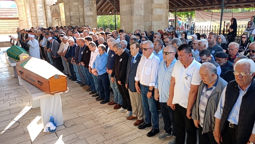 İZZET AKKAN SON YOLCULUĞUNA UĞURLANDI